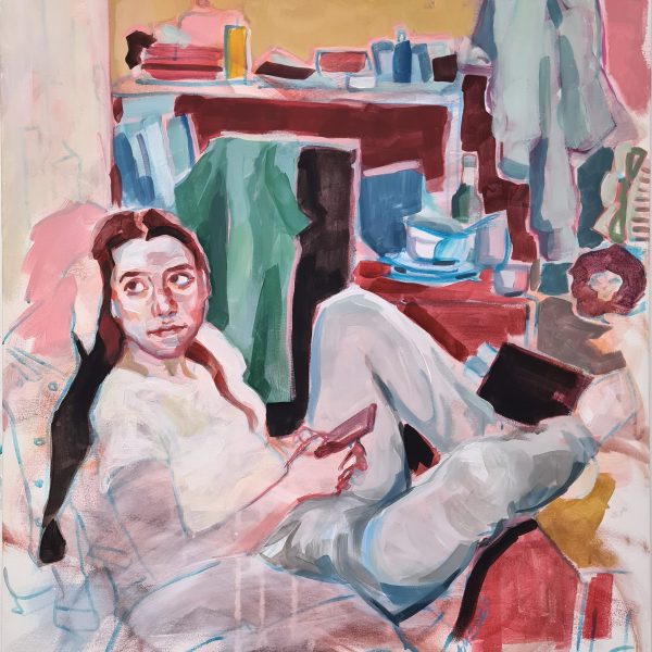 Acrylbild eines Teenager-Mädchens, das mit dem Handy in der Hand und den Beinen auf dem Schreibtisch in seinem unordentlichen Zimmer sitzt.