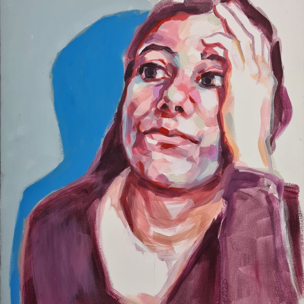 Mit expresiven bordeauxroten Farben gemaltes Porträt einer nachdenklichen Frau, die sich den Kopf mit der Hand stützt. Der Schatten ist blau und Flächig